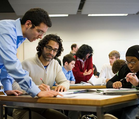 Дефицит на кадар